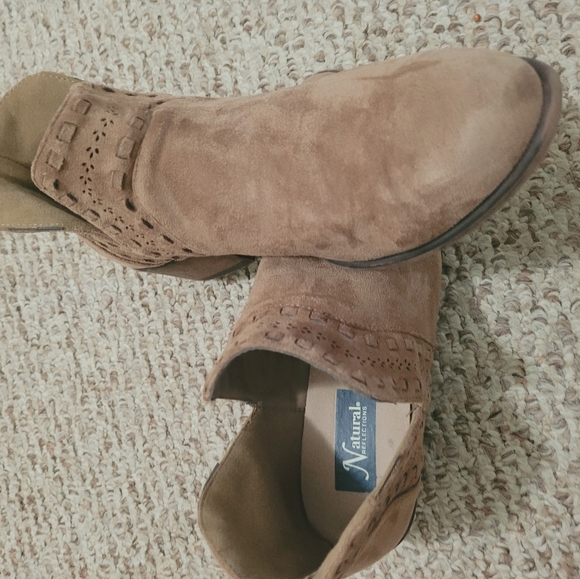 Natural Reflections ankle bootie - Picture 6 of 9